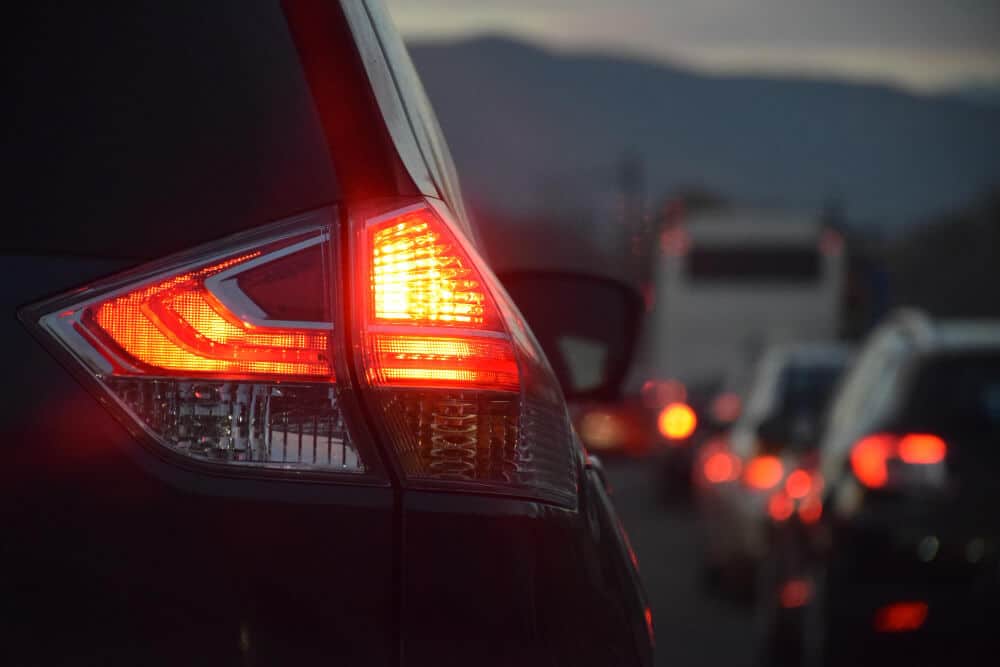 Feu arrière d'un C4 Picasso, montrant un clignotant qui flashe rapidement.