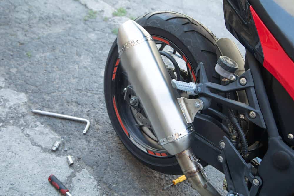 De l'essence sort de mon pot d'échappement : que faire ? 3