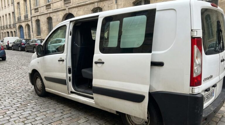 Accueil 4 porte latérale d'un Citroën Jumpy