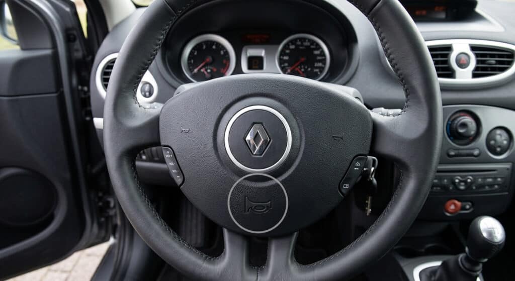 volant clio 3 avec klaxon