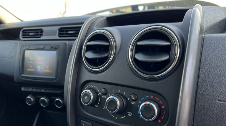Ventilation de Dacia Duster qui fonctionne uniquement sur la vitesse 4 : réparation