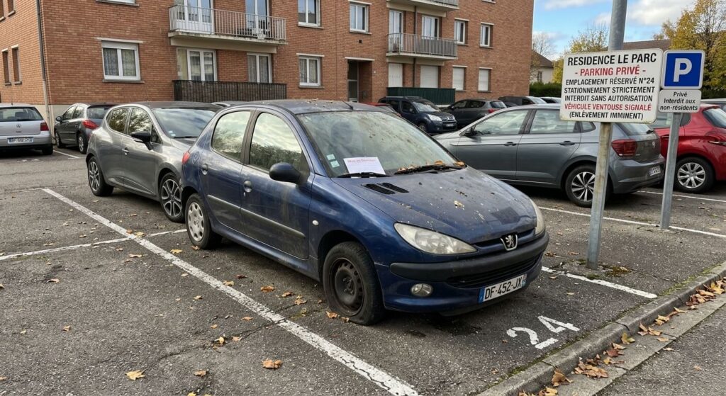 Voiture ventouse sur un parking privé : la procédure à suivre 3
